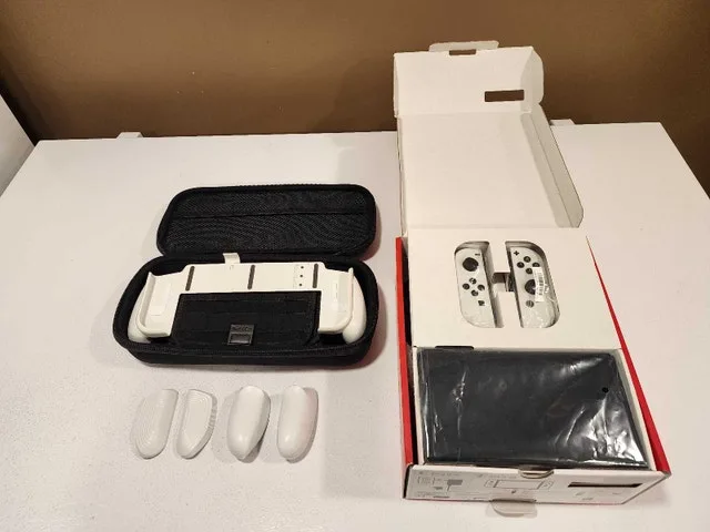 Nintendo Switch OLED w/ Skull & Co. Case/Grip image indicator(2)