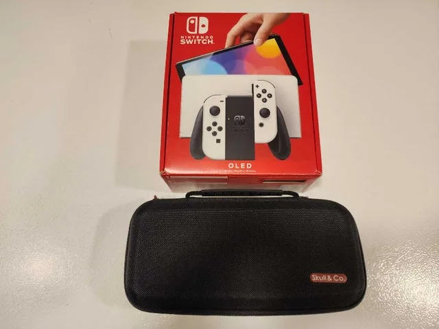 Nintendo Switch OLED w/ Skull & Co. Case/Grip image indicator(3)