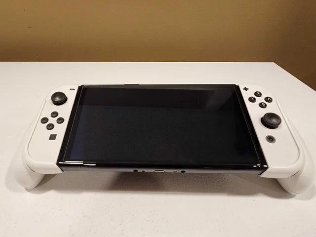 Nintendo Switch OLED w/ Skull & Co. Case/Grip image indicator(4)