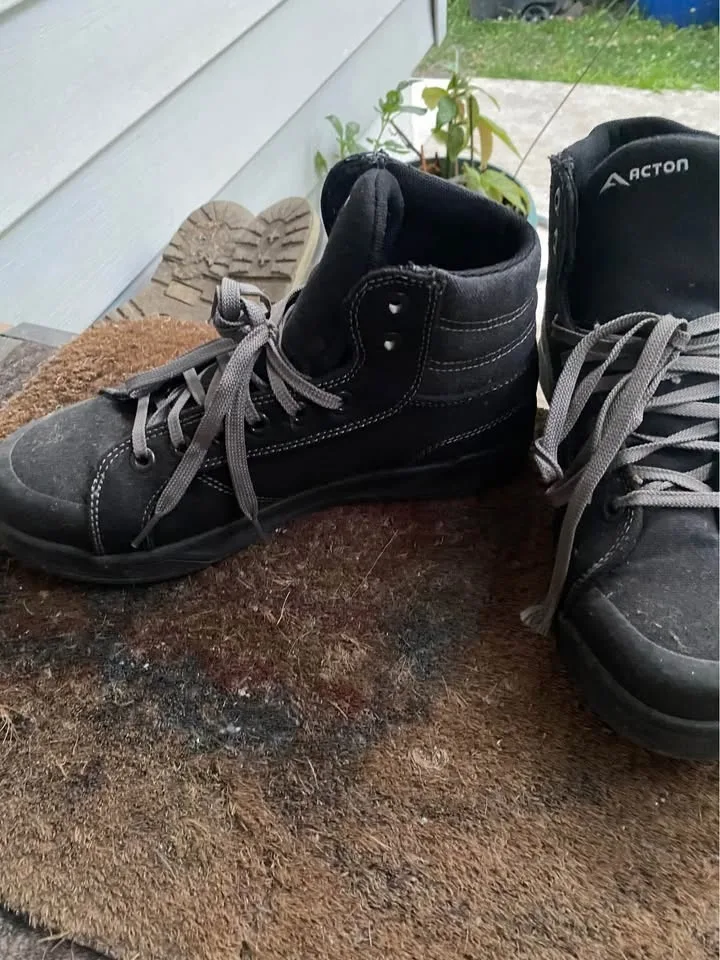 Safety shoes rubber shoe 9.5 image indicator(2)