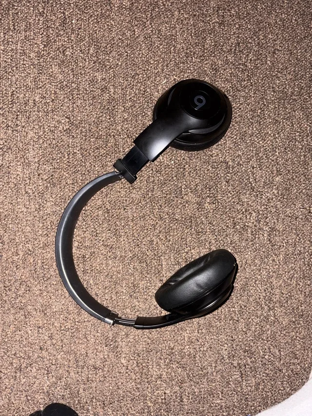 Beats Studio Pro wireless headphones (READ DESCRIPTION)