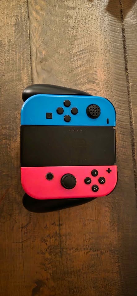 Nintendo switch with box and everything Want gone by the 30th - photo 2