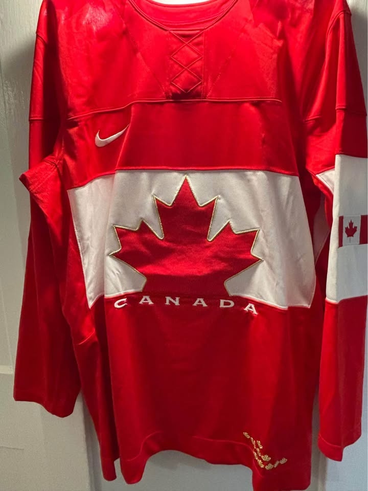 Autographed Drew Doughty Hockey Canada jersey - photo 3