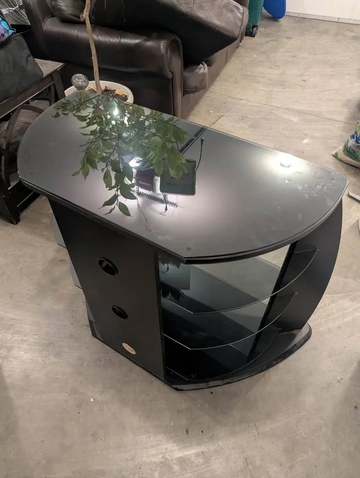 Glass Entertainment Centre image indicator(2)