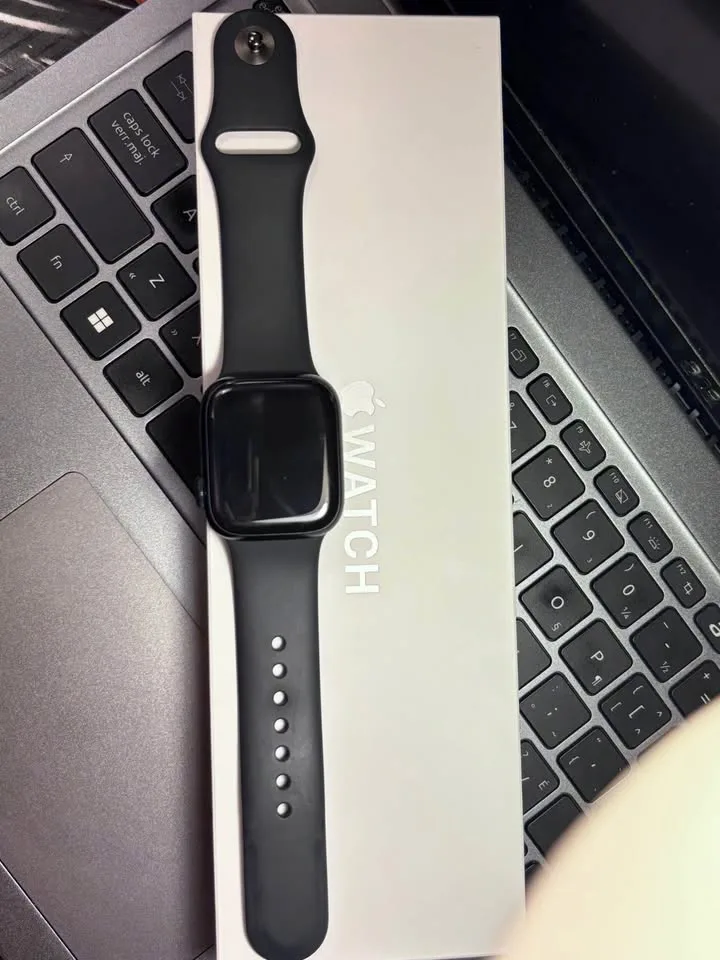 Apple Watch Series 9 (Very Good Quality) image indicator(2)