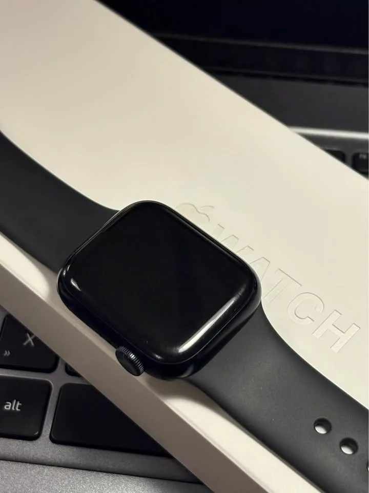 Apple Watch Series 9 (Very Good Quality) image indicator(3)
