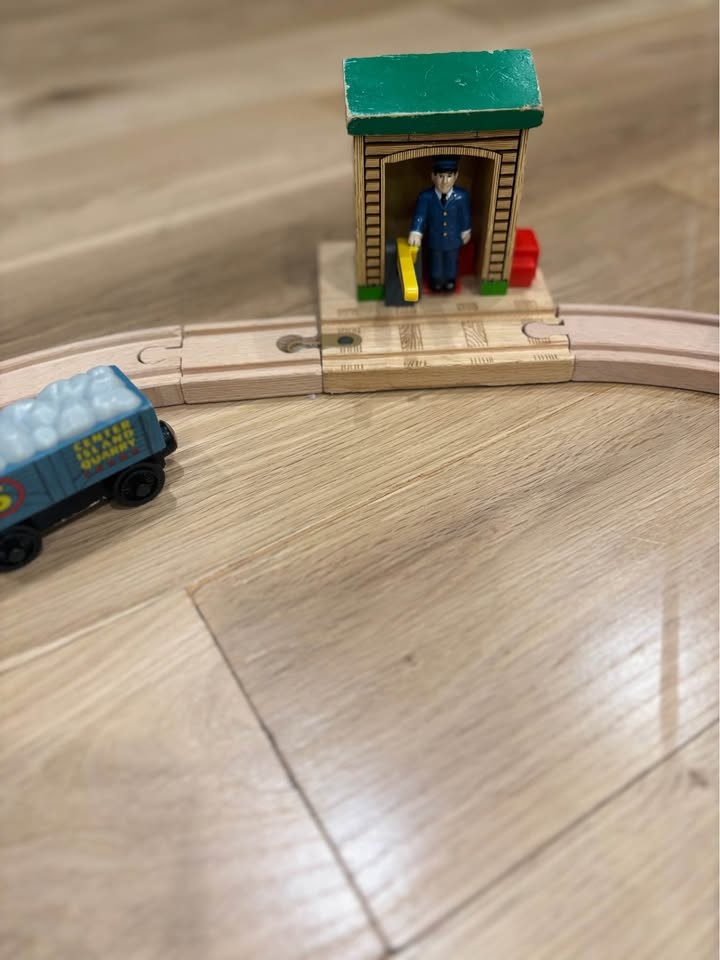 Thomas and Friends wooden set with trains - photo 2