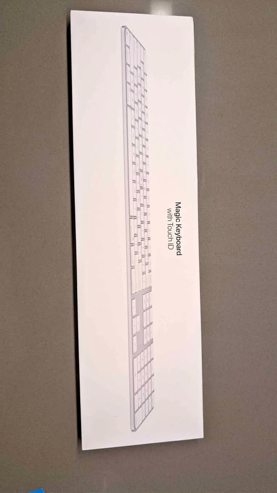 Apple Magic Keyboard+ Logitech MK120 keyboard + mouse