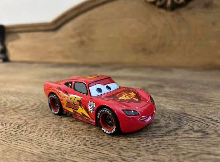 Disney Pixar Cars Lightning McQueen Diecast Car