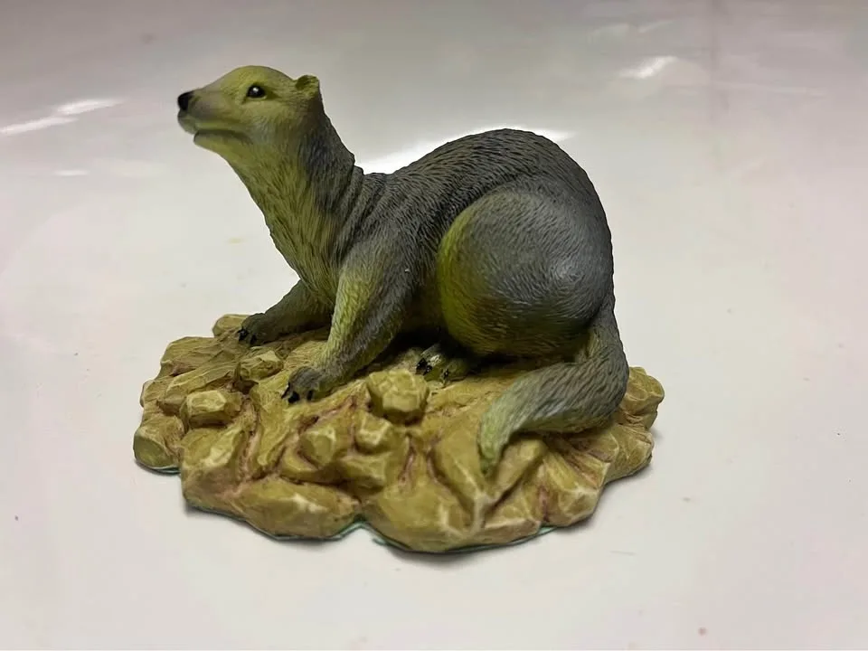 otter figurine