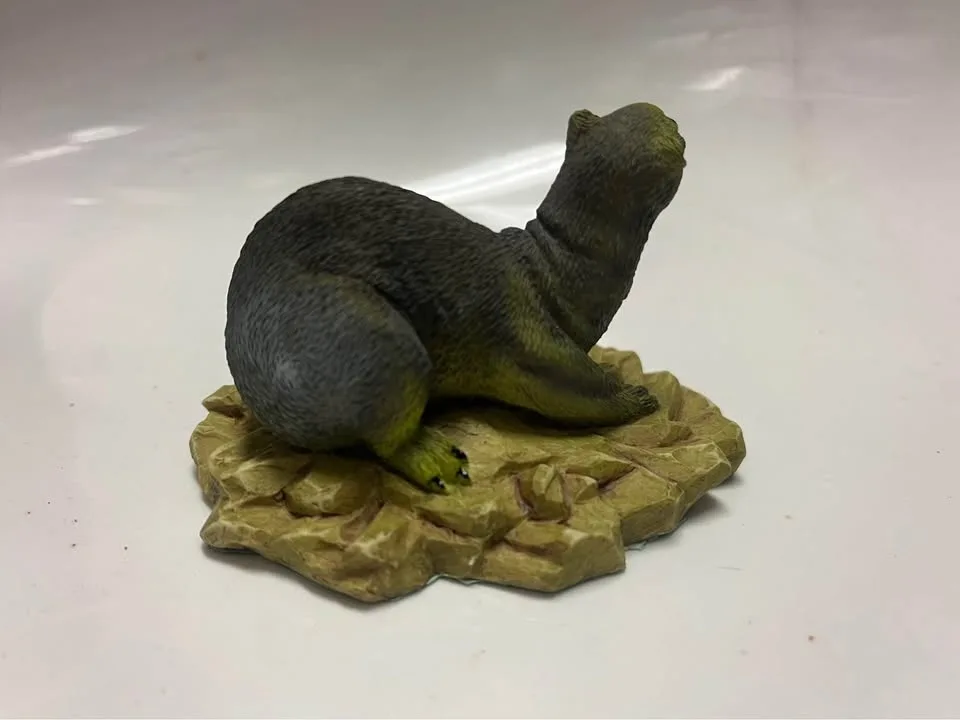 otter figurine image indicator(3)