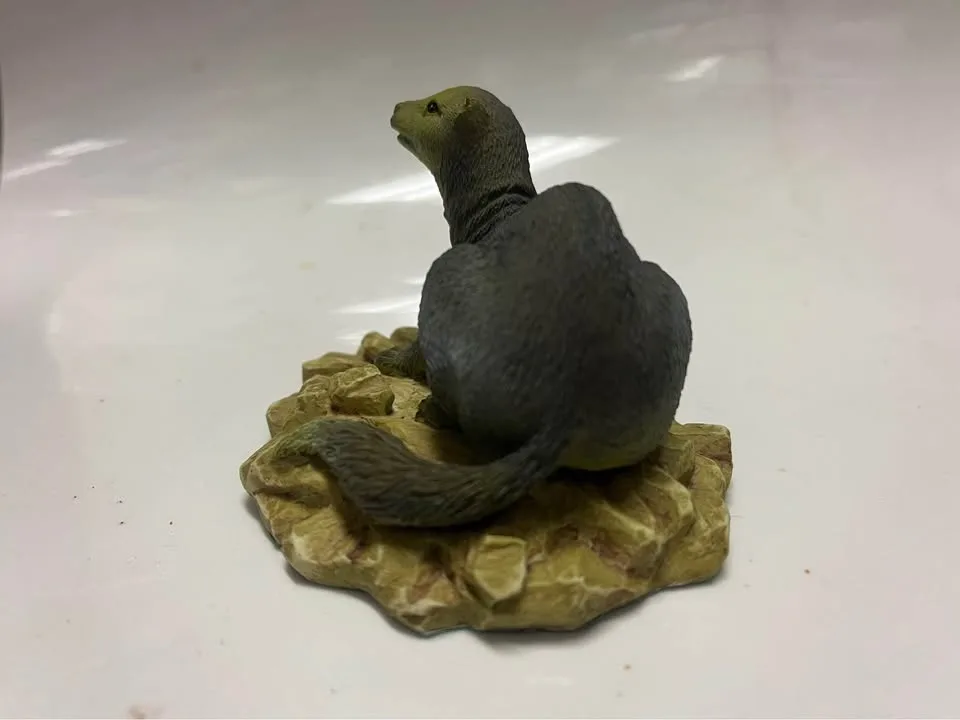otter figurine image indicator(4)
