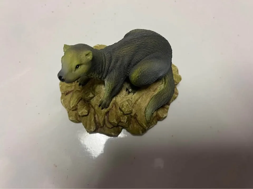 otter figurine image indicator(6)