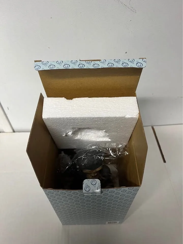 Chimpanzee and Baby Chimpanzee figurine image indicator(6)