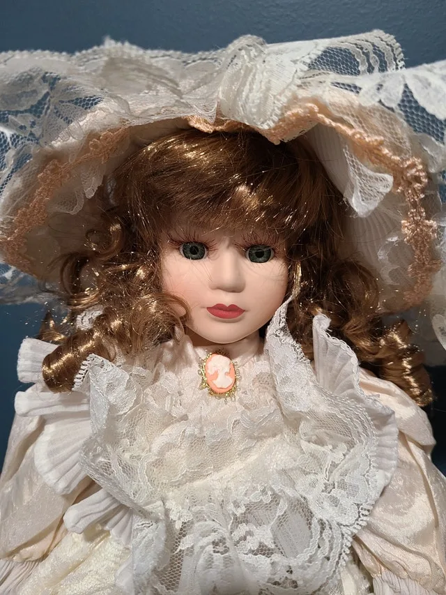 3 Collectable Porcelain Dolls image indicator(8)