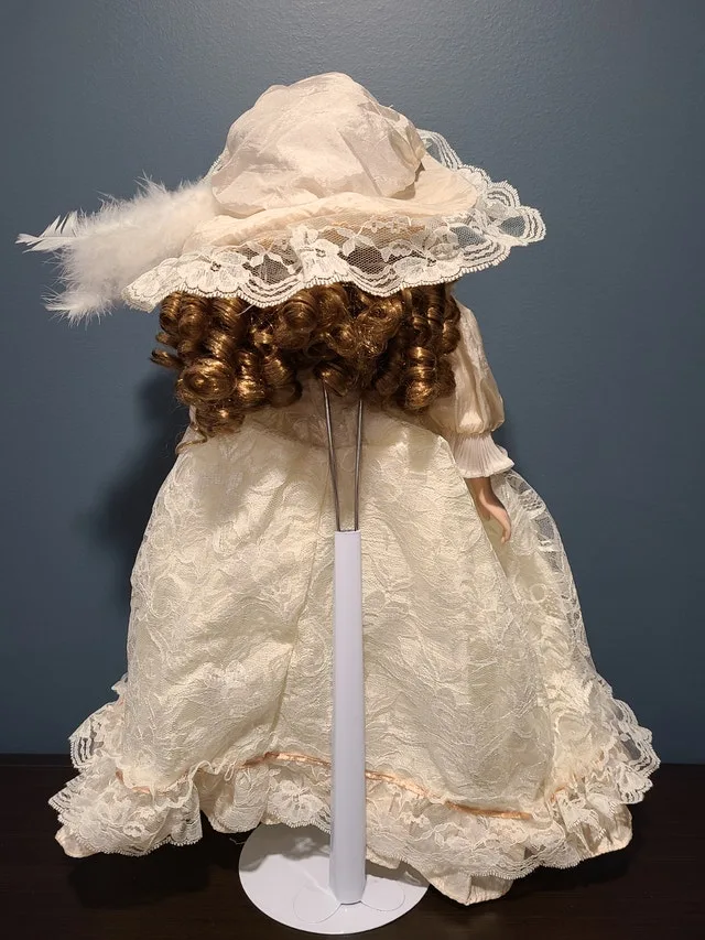 3 Collectable Porcelain Dolls image indicator(10)