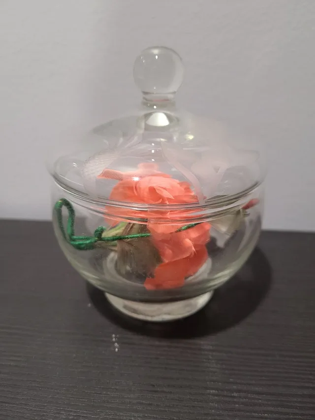 Glass bowl with flower made from feathers image indicator(2)