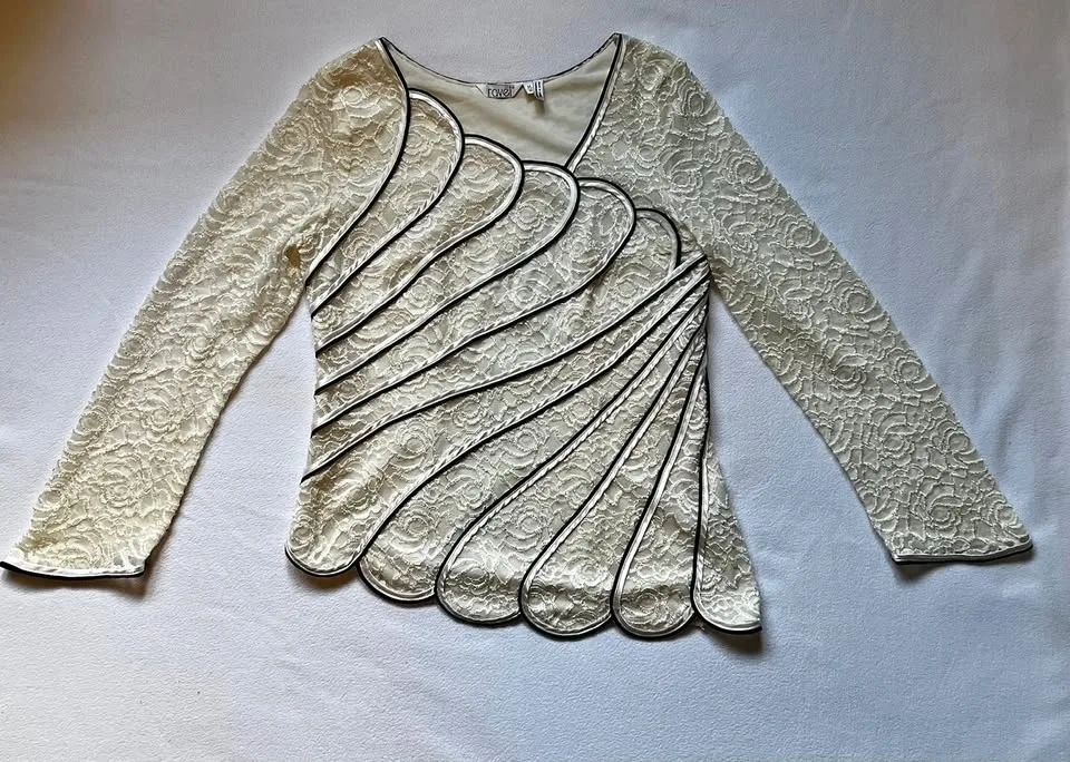 Ravel Vintage White Lace top (Size Medium)