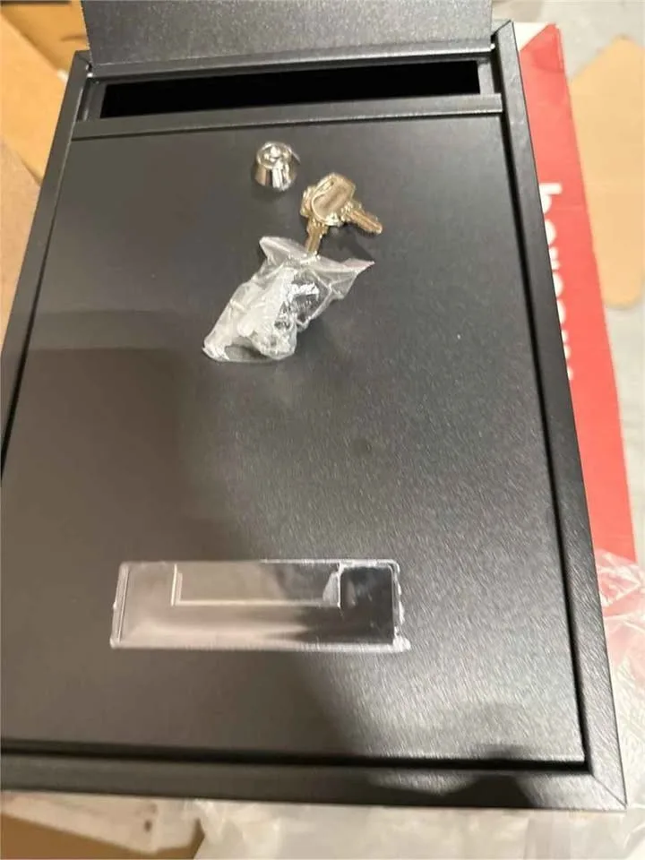 Wall Mount Mailbox with Lock, Black image indicator(2)