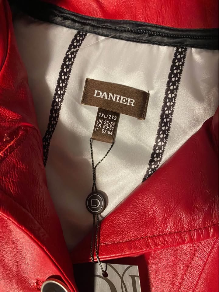 Danier red leather Coat - photo 4