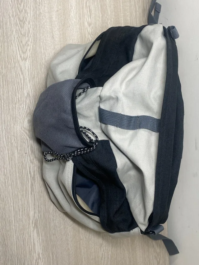 Large Hip Pack 15x9 Inches image indicator(5)