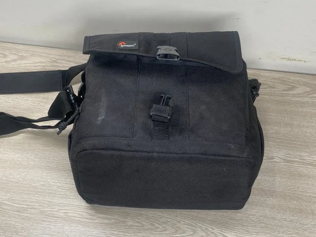 Camera Case 10x6x8 Inches - LowePro image indicator(8)