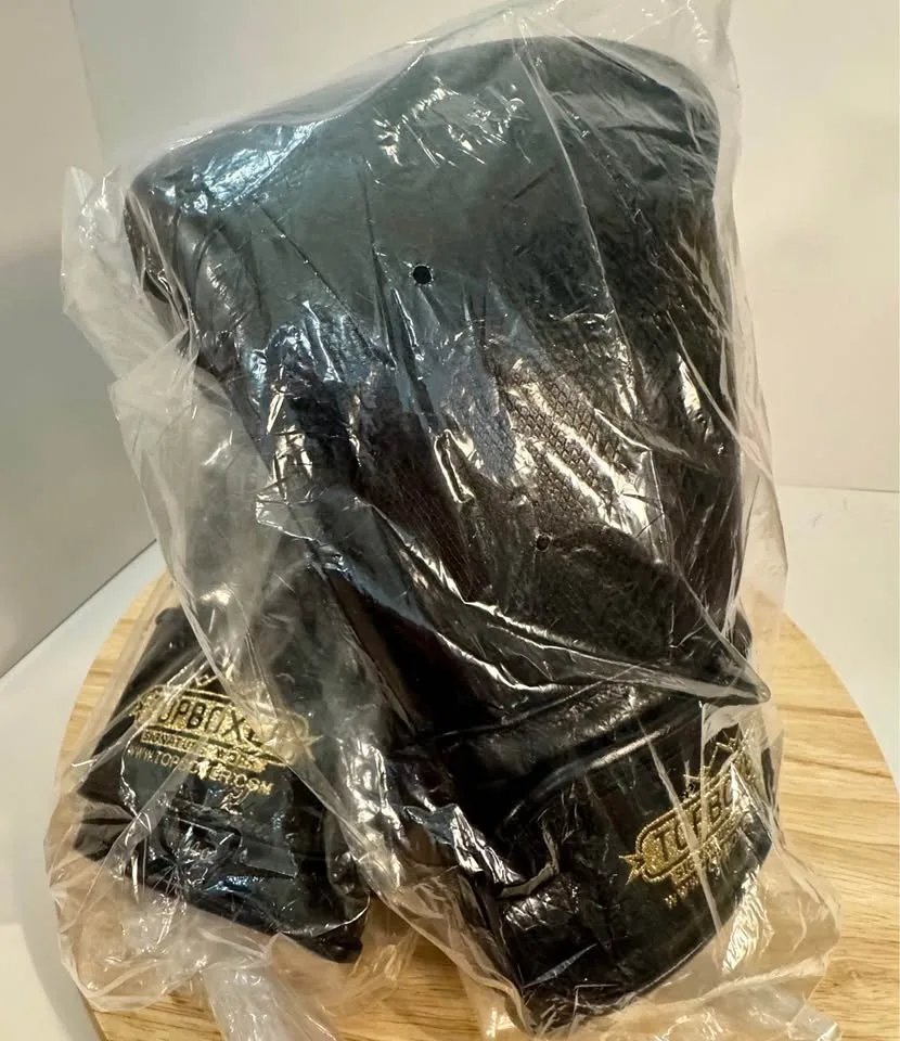 BRAND NEW-NEVER worn ' TopBoxer' boxing gloves image indicator(10)