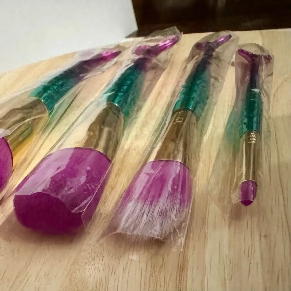 BRAND NEW Tarte Mermaid Brush Set image indicator(2)