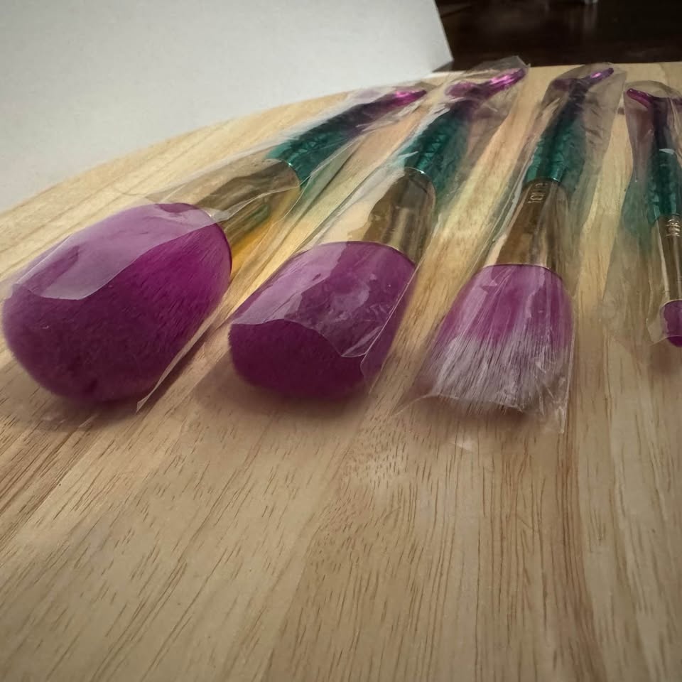 BRAND NEW Tarte Mermaid Brush Set - photo 5