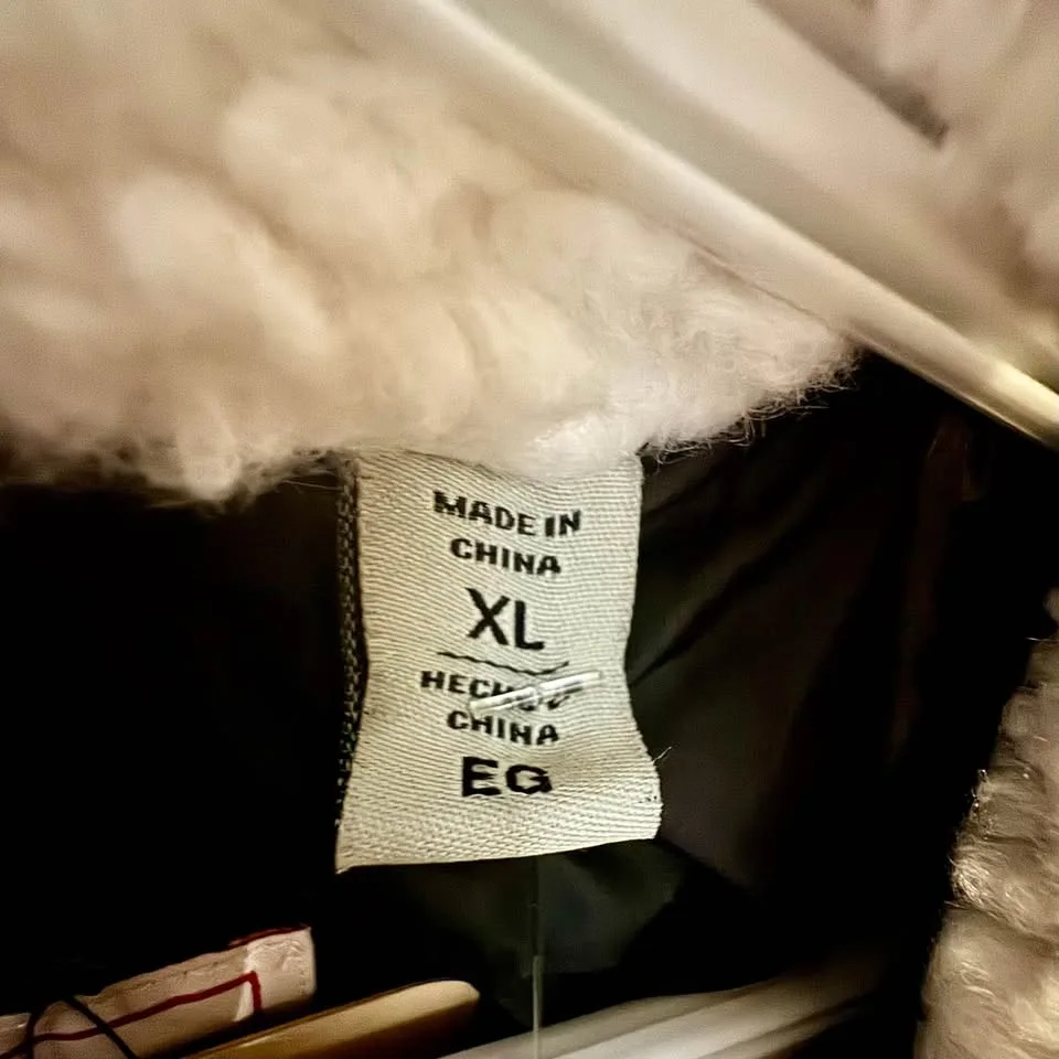 Levi's Western Puffer Vest - BRAND NEW with Tags image indicator(4)