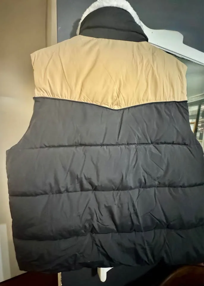 Levi's Western Puffer Vest - BRAND NEW with Tags image indicator(5)
