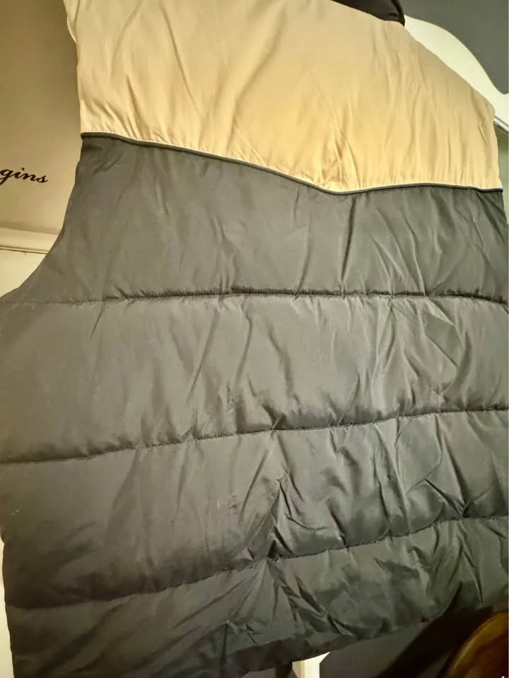 Levi's Western Puffer Vest - BRAND NEW with Tags image indicator(8)