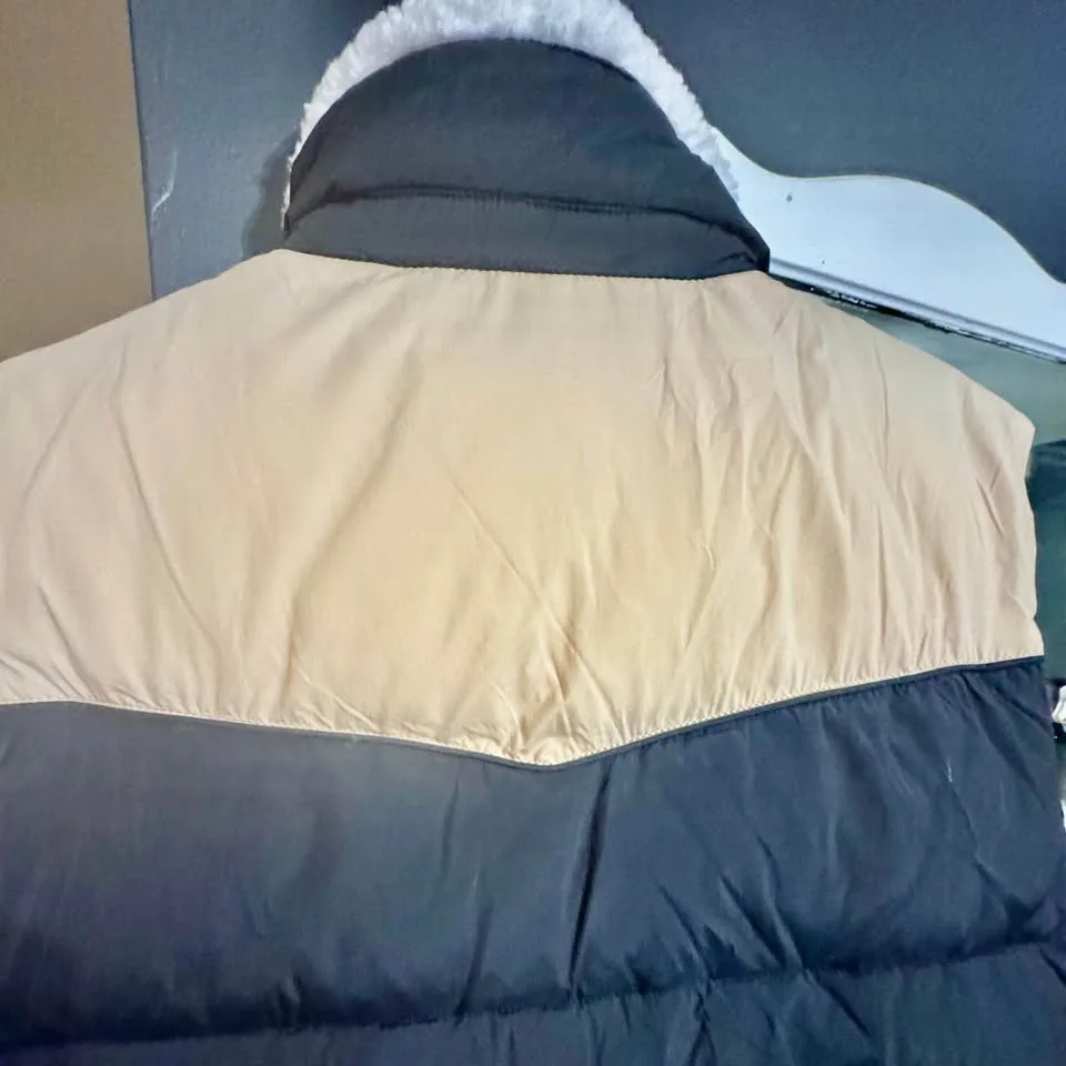 Levi's Western Puffer Vest - BRAND NEW with Tags image indicator(9)