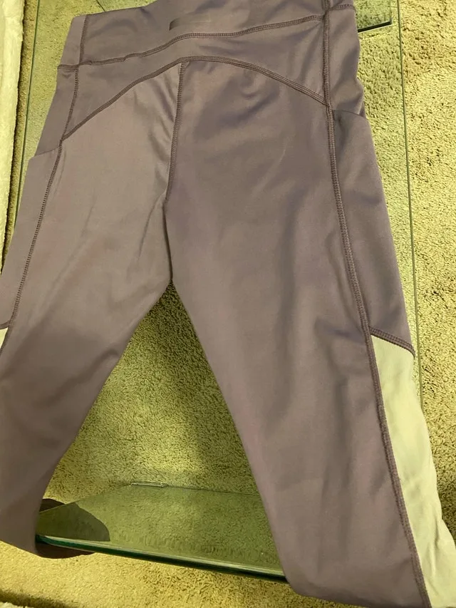 i.FiV5 - Simon’s exclusive - Small Cropped Leggings image indicator(2)