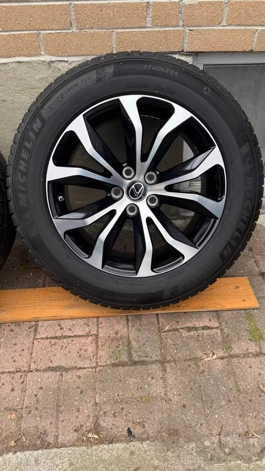 235/60R18 Lexus NX F Sport winter set image indicator(4)