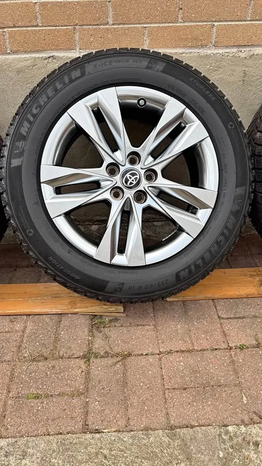 235/60R18 BRAND NEW TOYOTA SIENNA WINTER PACKAGE