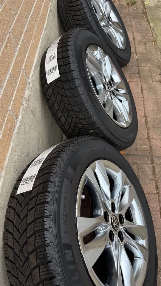 235/60R18 BRAND NEW TOYOTA SIENNA WINTER PACKAGE image indicator(6)