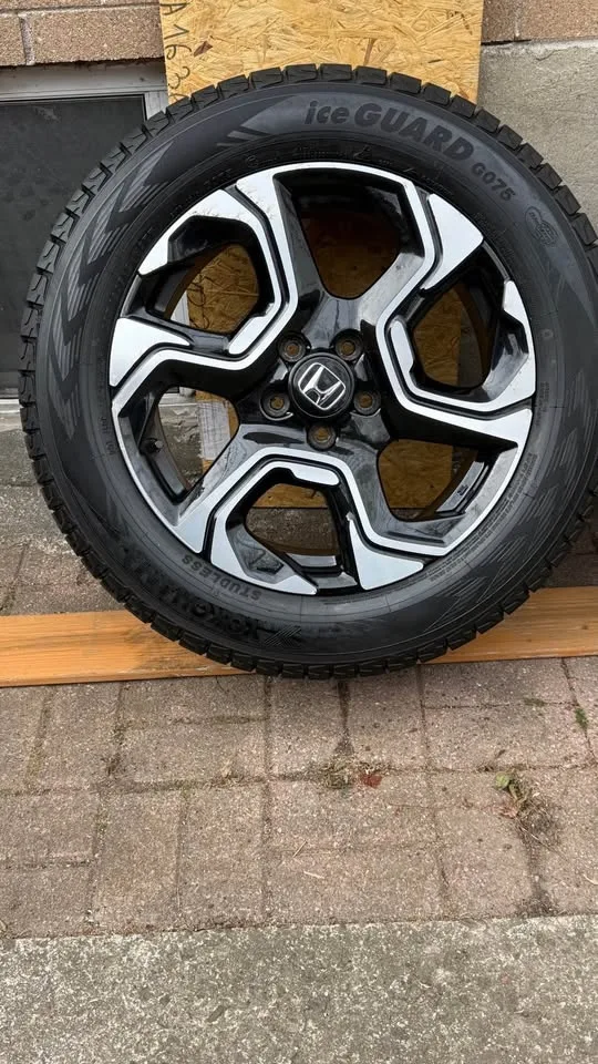 235/60R18 Honda crv touring winter set image indicator(2)