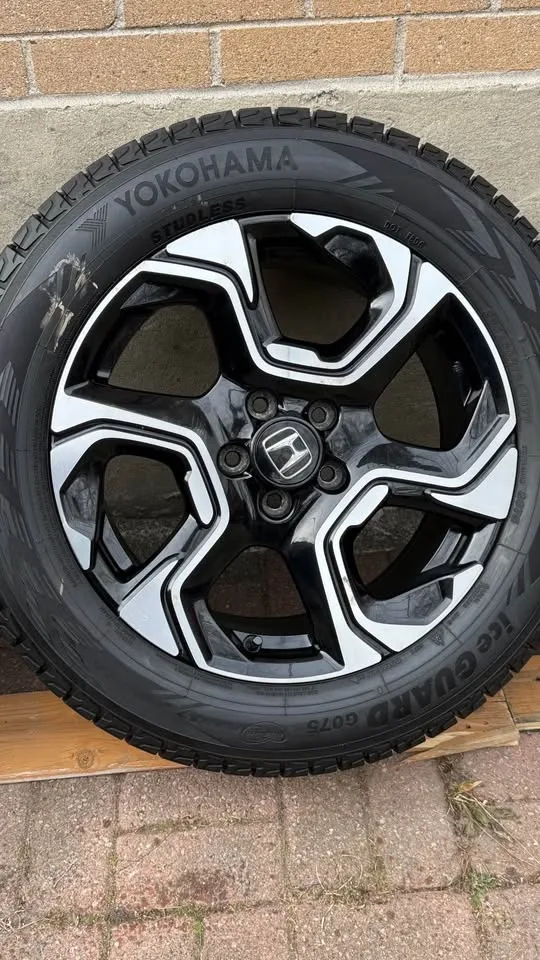 235/60R18 Honda crv touring winter set image indicator(8)