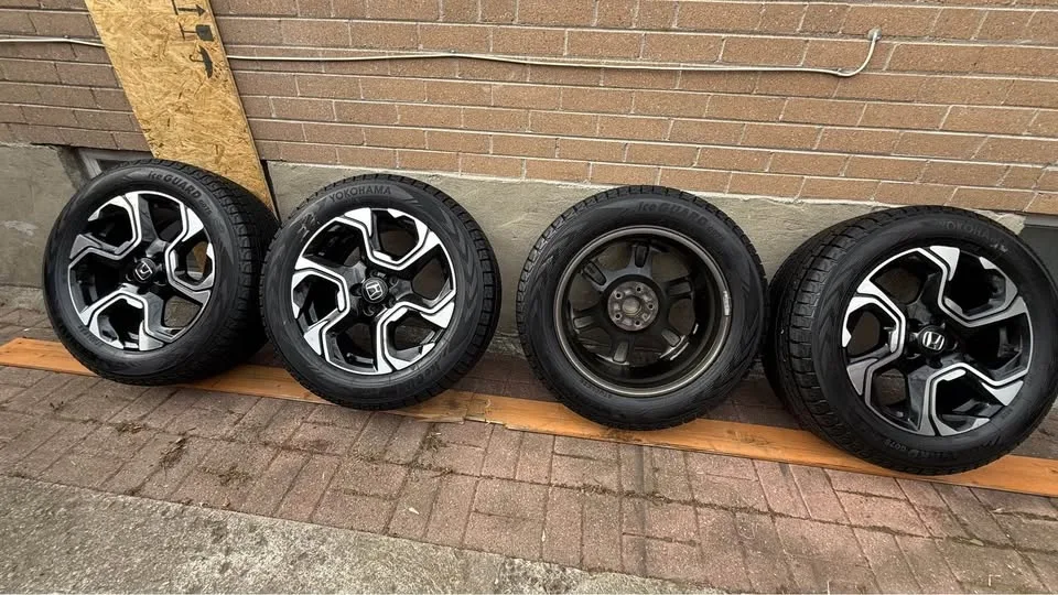 235/60R18 Honda crv touring winter set image indicator(9)