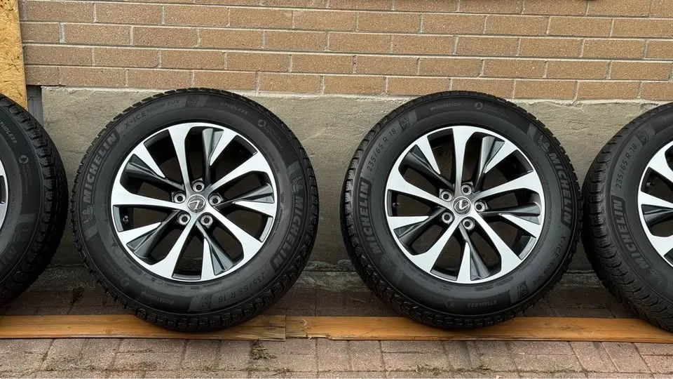 235/65R18 Lexus RX winter set image indicator(2)