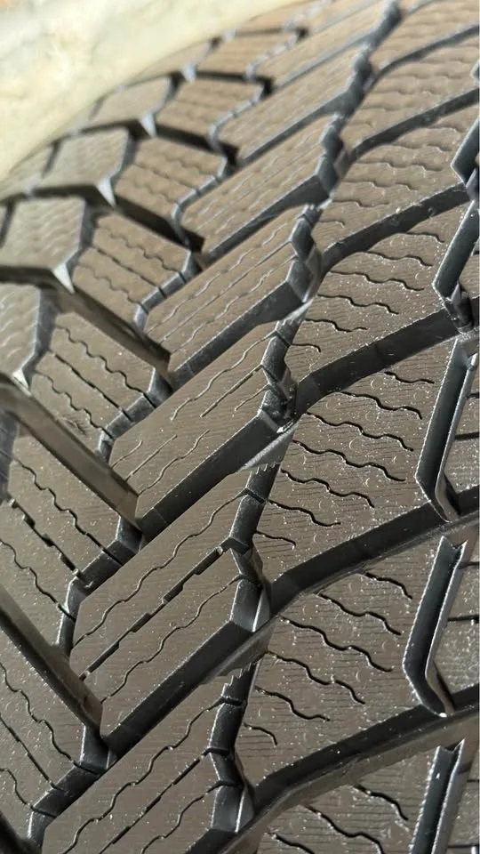 235/65R18 Lexus RX winter set image indicator(7)