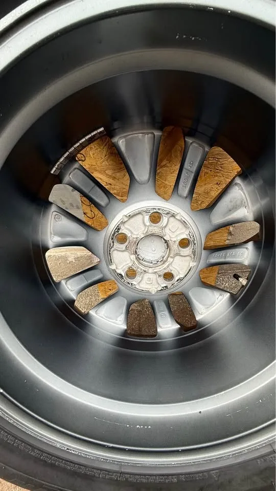 235/65R18 Lexus RX winter set image indicator(10)