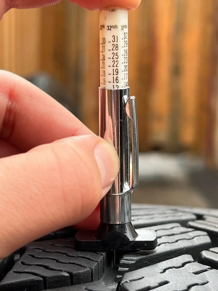 235/65R18 - 4 Luxury Lexus OEM Wheels Michelin image indicator(2)