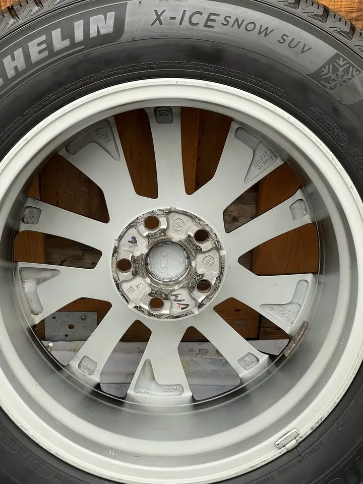 235/65R18 - 4 Luxury Lexus OEM Wheels Michelin image indicator(3)