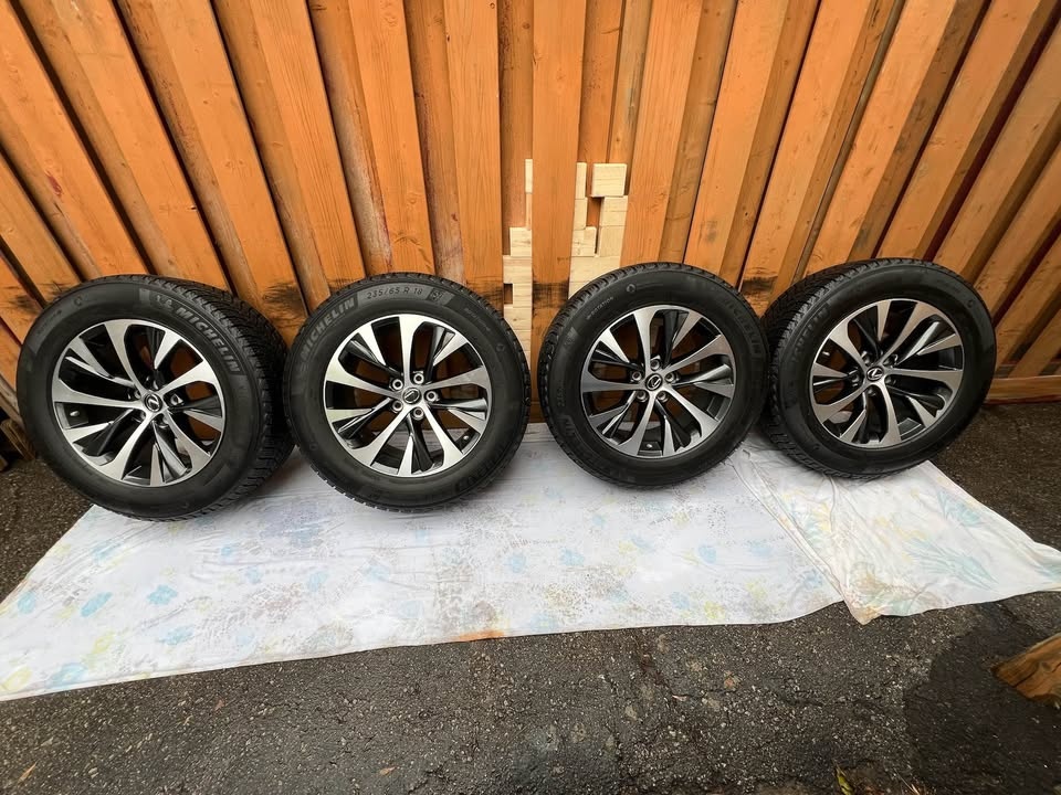 235/65R18 - 4 Luxury Lexus OEM Wheels Michelin - photo 4