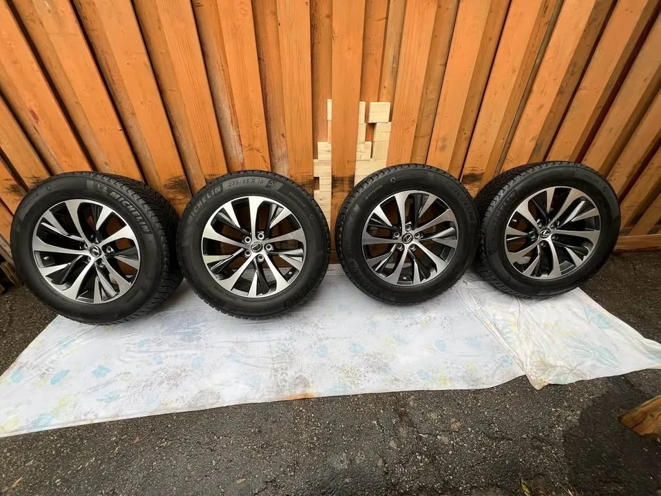 235/65R18 - 4 Luxury Lexus OEM Wheels Michelin image indicator(4)