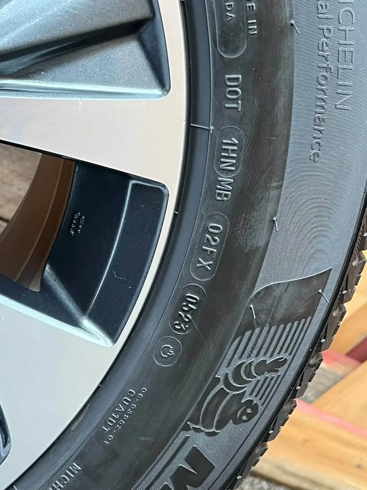 235/65R18 - 4 Luxury Lexus OEM Wheels Michelin image indicator(5)