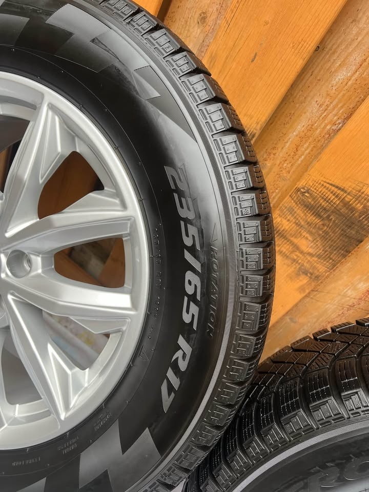 235/65R17 - 4 Luxury Ausi Winter Wheels and Pirelli Ice Zero 5x1 - photo 3