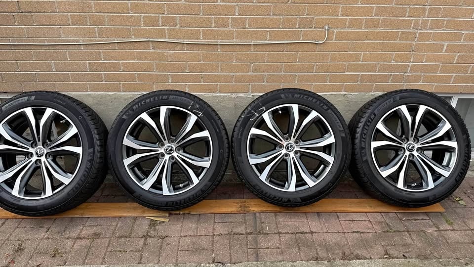 235/55R20 Lexus RX original winter set